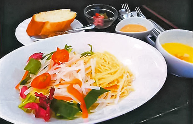 サラダパスタ